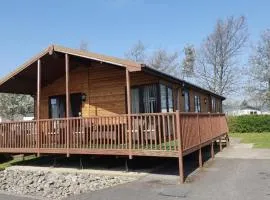 Wooden Lodge Sleeps 9 with Veranda & Decking