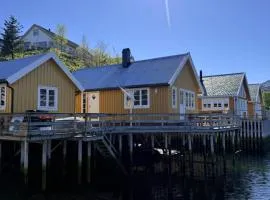 Yellow Waterfront Haven, Sørvågen