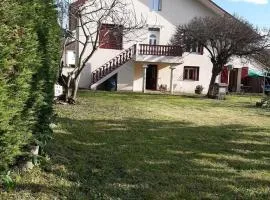 Logement dans résidence Terrasse jardin et parking