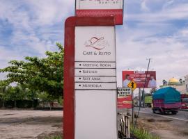 Hotel Bandara Syariah, хотел в Branti