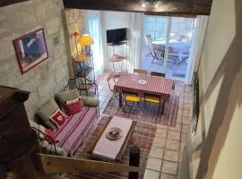Appartement spacieux à Arles avec piscine et jardin partagé