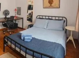 Quarto Aconchegante com Entrada Independente e garagem