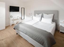 Küsten Suite West seitliche Wasserlage, 1 Balkon, 90qm, hotel v destinácii Greetsiel