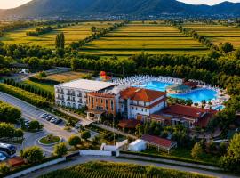 Gardenland Resort, hotel u gradu Skadar