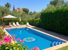 Chalet con vistas a sevilla, viešbutis mieste Gelves