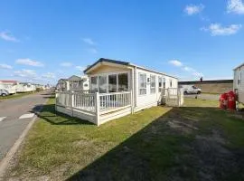 Beautiful 6 Berth Caravan By The Beach In Suffolk Ref 40076Nd