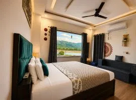 Advaitam Ganga & Hill View Homestay by the Ganges Ghat - Luxury 3 BHK