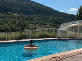 Maison confortable à La Roche-sur-le-Buis avec piscine partagée