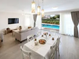 Holiday Apartment with Private Pool - SARA