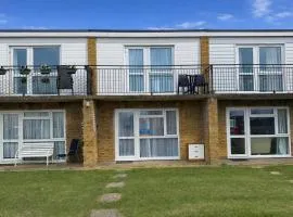 8 Berth Chalet To Hire In Hemsby Near Hemsby Beach Ref 18117B