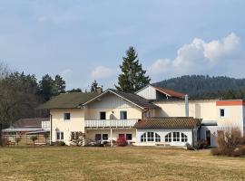 Landhaus Auhirsch, hotel en Böbrach