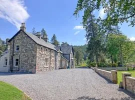 The West Wing At Inverarnie Lodge