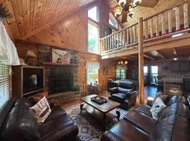 5 BDR for 20 with Hot Tub Pool Table & Lake View