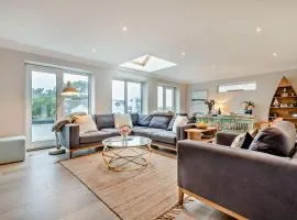 High Tides Elegant & Modern 5-Bedroom Villa in Sandbanks