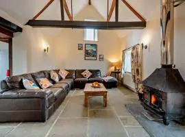 Castle Forge 4-Bedroom Historic Purbeck Forge in Kingston, Corfe Castle, Sleeps 7