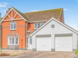 Henrow House Lymington 4 Bed Detached Home with Hot Tub