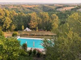 Gîte 'à la campagne' met gedeeld zwembad.