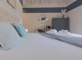 Lake Como 2 min - Suites near the Station - Wifi and AC