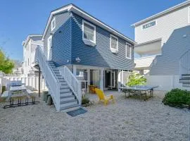Walk to Bay Village, Beaches & More! Cozy Cottage