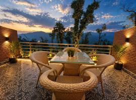 Hotel Grand Vista Retreat- A Luxury and Beautiful Mountain View Hotel in Mussoorie By lilly, hotel a Mussoorie