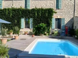 Aux Portes Des Alpilles