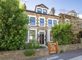 Spacious Central Harrogate Retreat