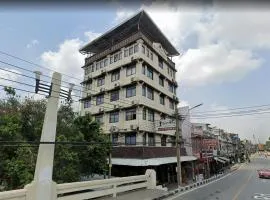 Mam's House Khaosan