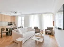 Luxury Modern 2BR AC Marais Metro Steps Away