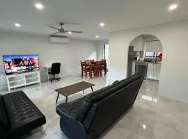 Renovated House 3Bed Master with AC Free Parking