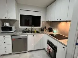 Renovated House 3Bed Master with AC Free Parking
