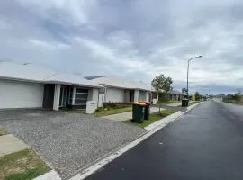 8 Bedrooms with 2 ensuites (4 Toilets together