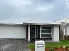 4 Bedroom House, Master with ensuite and AC