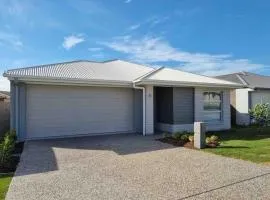 New 4Bed House master with ensuite and AC