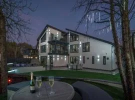 Durham Mansion Retreat Pool, Hot Tub, Cinema, Spa, Sleeps 20