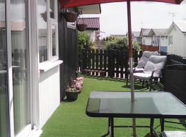yeolde 2 bedroom Seashak Detached Cottage LOW 2026 PRICES NEWLY REFURBISHED PLUS FREE ALL ELECTRIC ENJOY, hotel en Bridlington