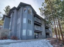 Relaxing condo in Estes Park w/ a full kitchen, gas fireplace, & furnished deck