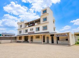 Gubbi에 위치한 호텔 Hotel O Savi Rooms