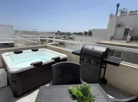 2BR Penthouse with Jacuzi and Big Terrace Near Seafront