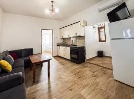 2-Bedroom Beach Apartment, 5 Min to Sea