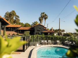 Woods Cove Inn، فندق في لاغونا بيتش