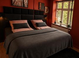 4Seasons - Vermillion Autumn Suites, Hotel in Aalborg