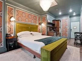 The Gas Lamp Hotel