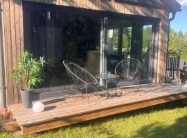 Stuga med spabad närhet till sjön Örlen