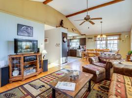 3 Mi to Big Boulder Mtn! Poconos Home w/ Game Room, hotel din Lake Harmony