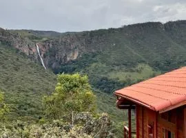 Abrigo dos Lobos - casa com cachoeira na Canastra