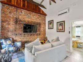 New! Historic 1bed/1bath Suite Steps to River St!