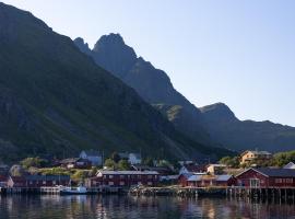 Gammelbanken Seaview Suites - Modern Apartments with Sea View, Lofoten, hotel Ballstadban