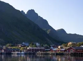 Gammelbanken Seaview Suites - Modern Apartments with Sea View, Lofoten