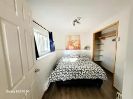Close to the airport and lakes - 1 bdrm apt