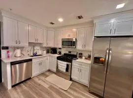 The Cozy Suite - 1BR with Free Parking
